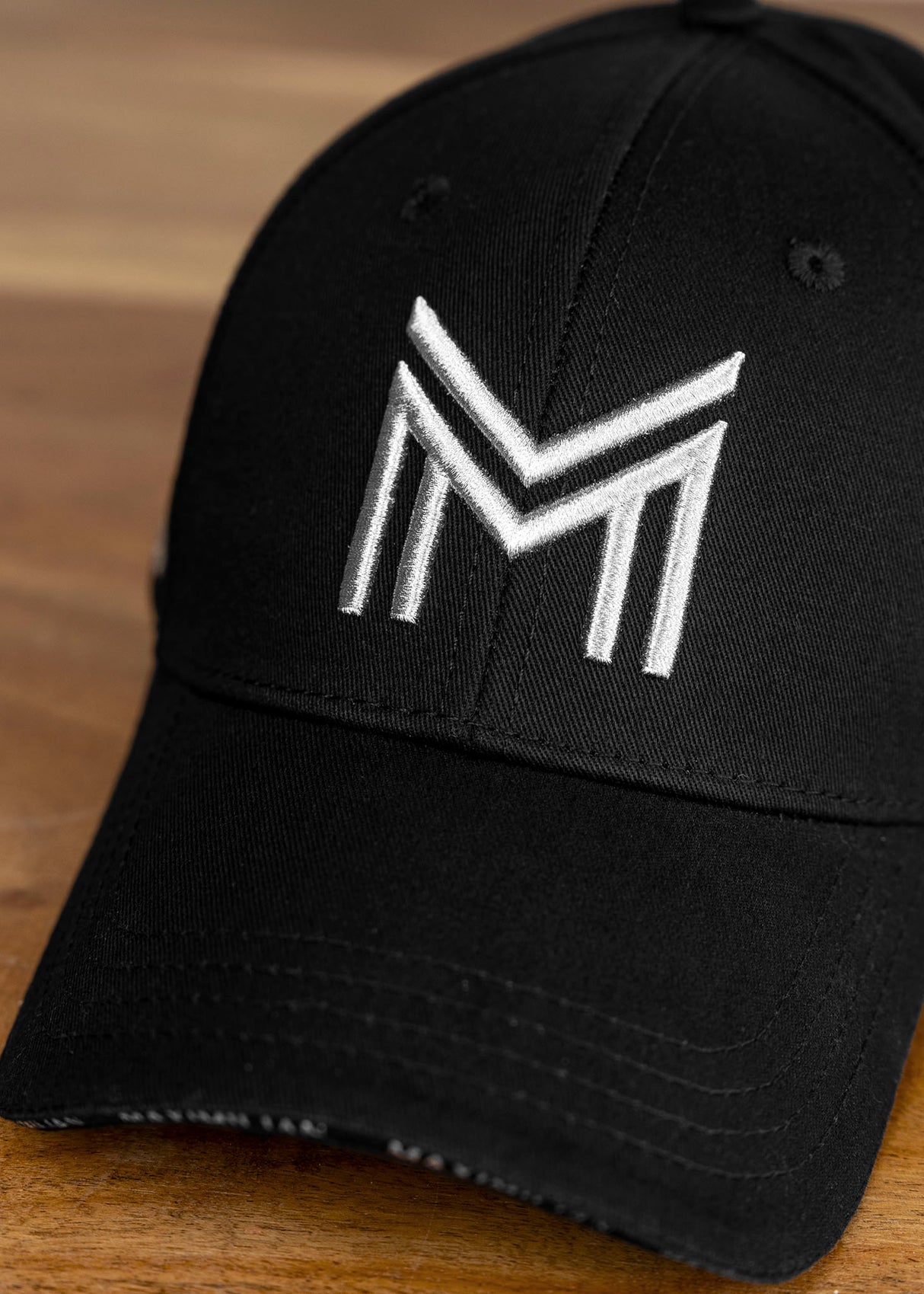 Maximilian Cap Black/Silver