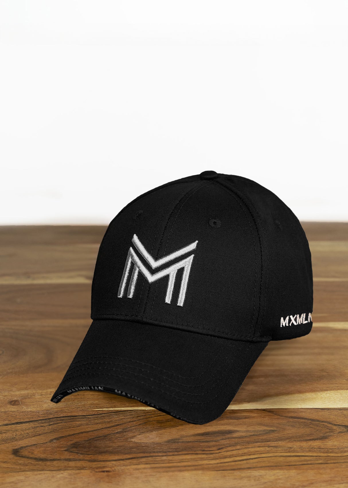 Maximilian Cap Black/Silver