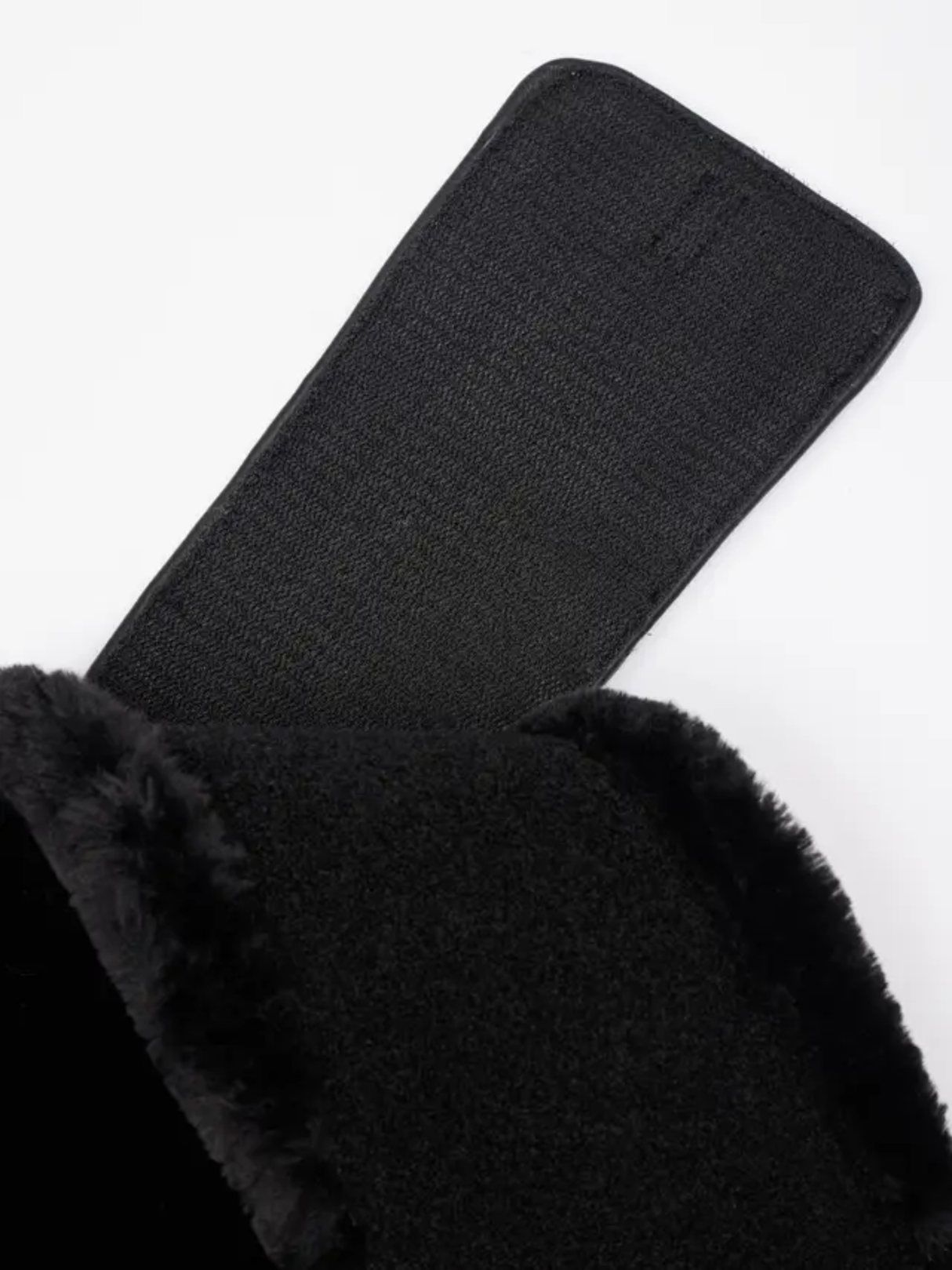 LeMieux Arika Simuwool Contoured Short Stud Girth