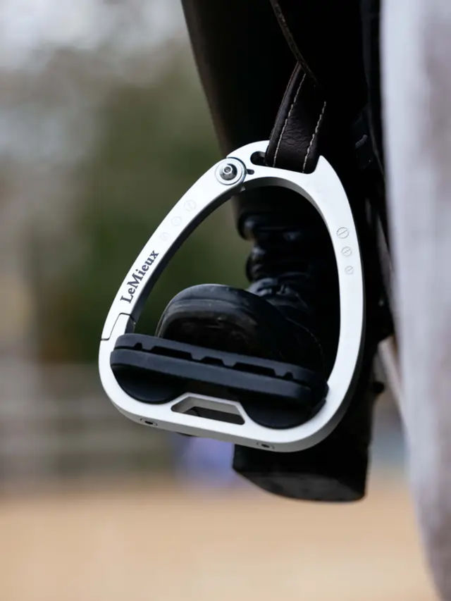 LeMieux Junior Vector Balance Stirrup Aluminium