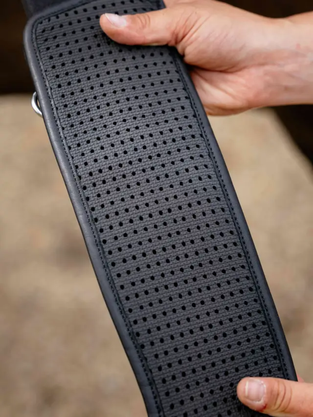 LeMieux Hunter Girth with Detachable Non-Slip Liner Black