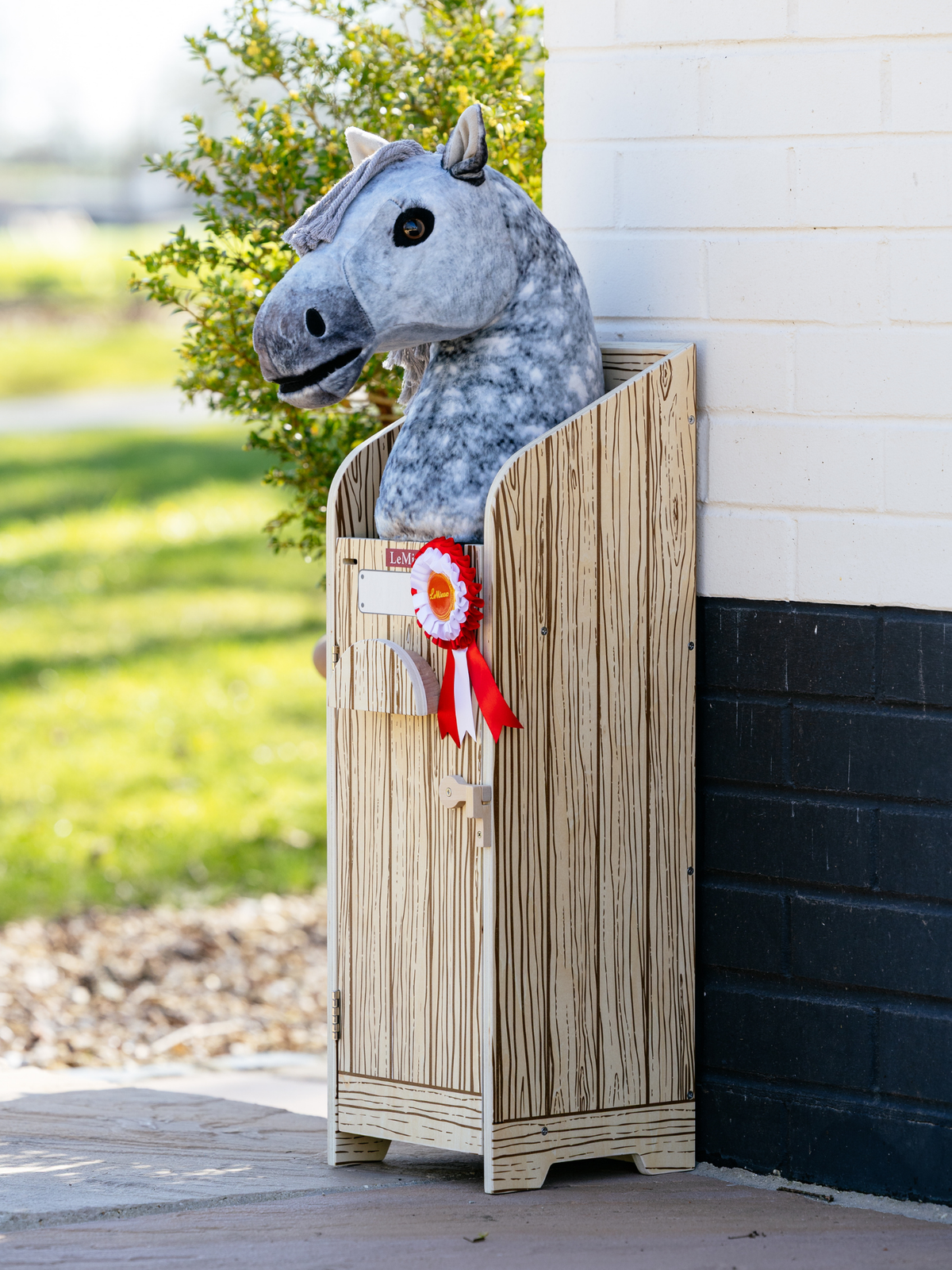 LeMieux Hobby Horse Wooden Stable