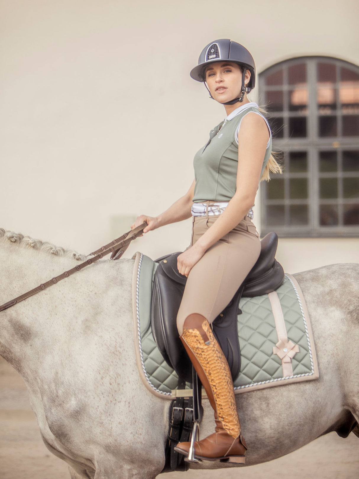 PS of Sweden Bow Dressage Saddle Pad & Bandages Thyme