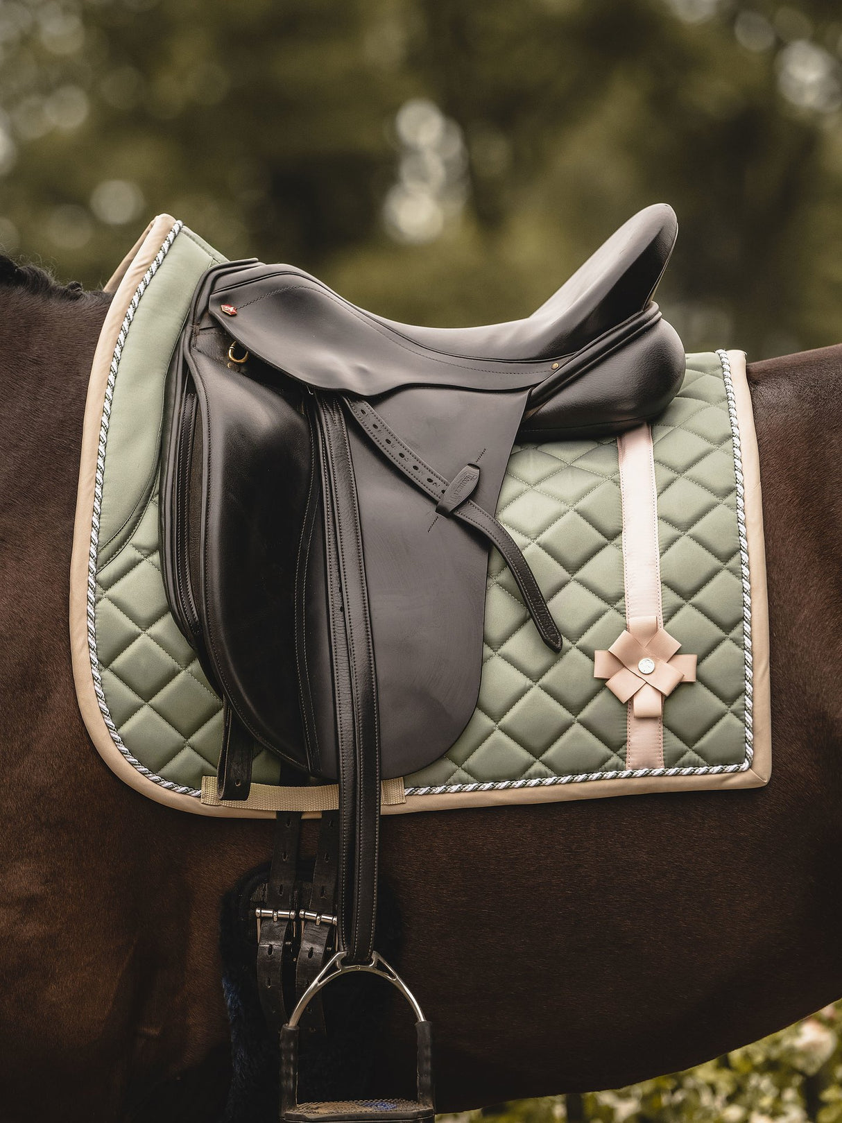PS of Sweden Bow Dressage Saddle Pad & Bandages Thyme