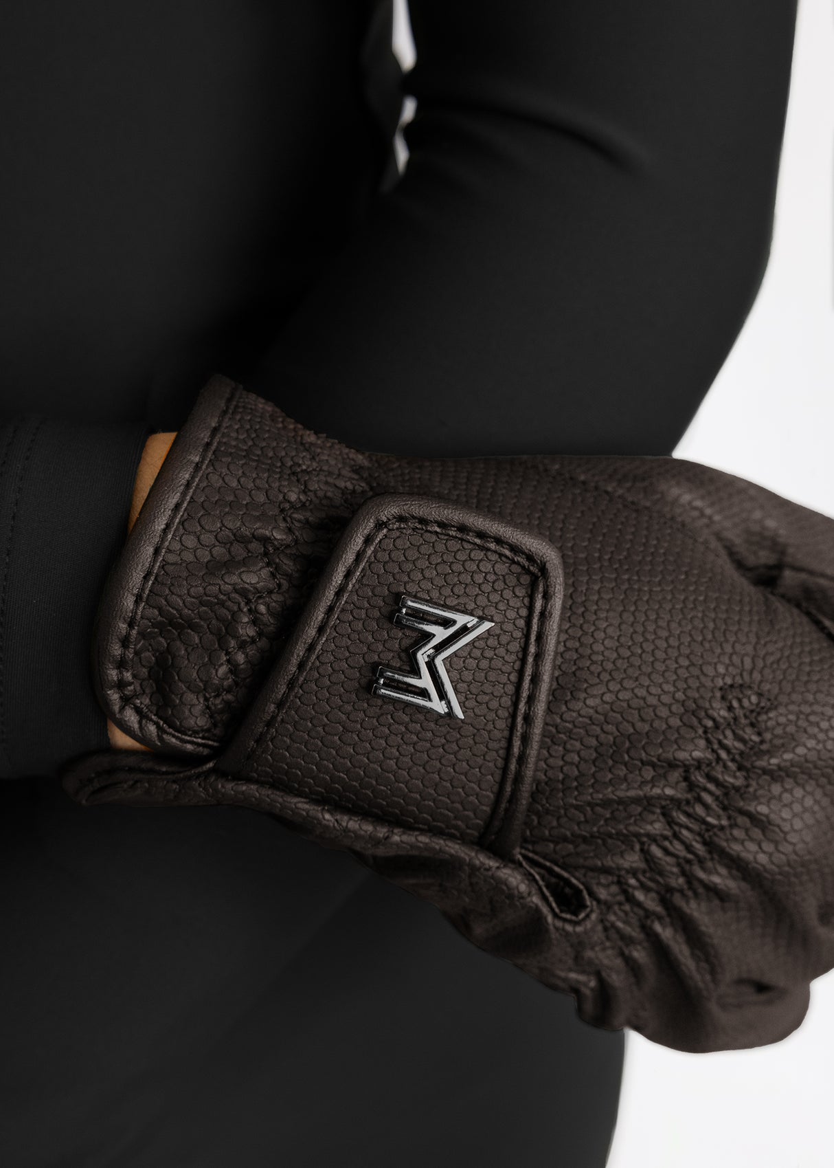 Maximilian Emblem Riding Gloves Chocolate