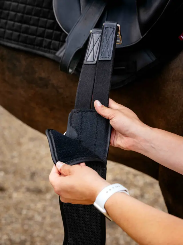LeMieux Hunter Girth with Detachable Non-Slip Liner Black