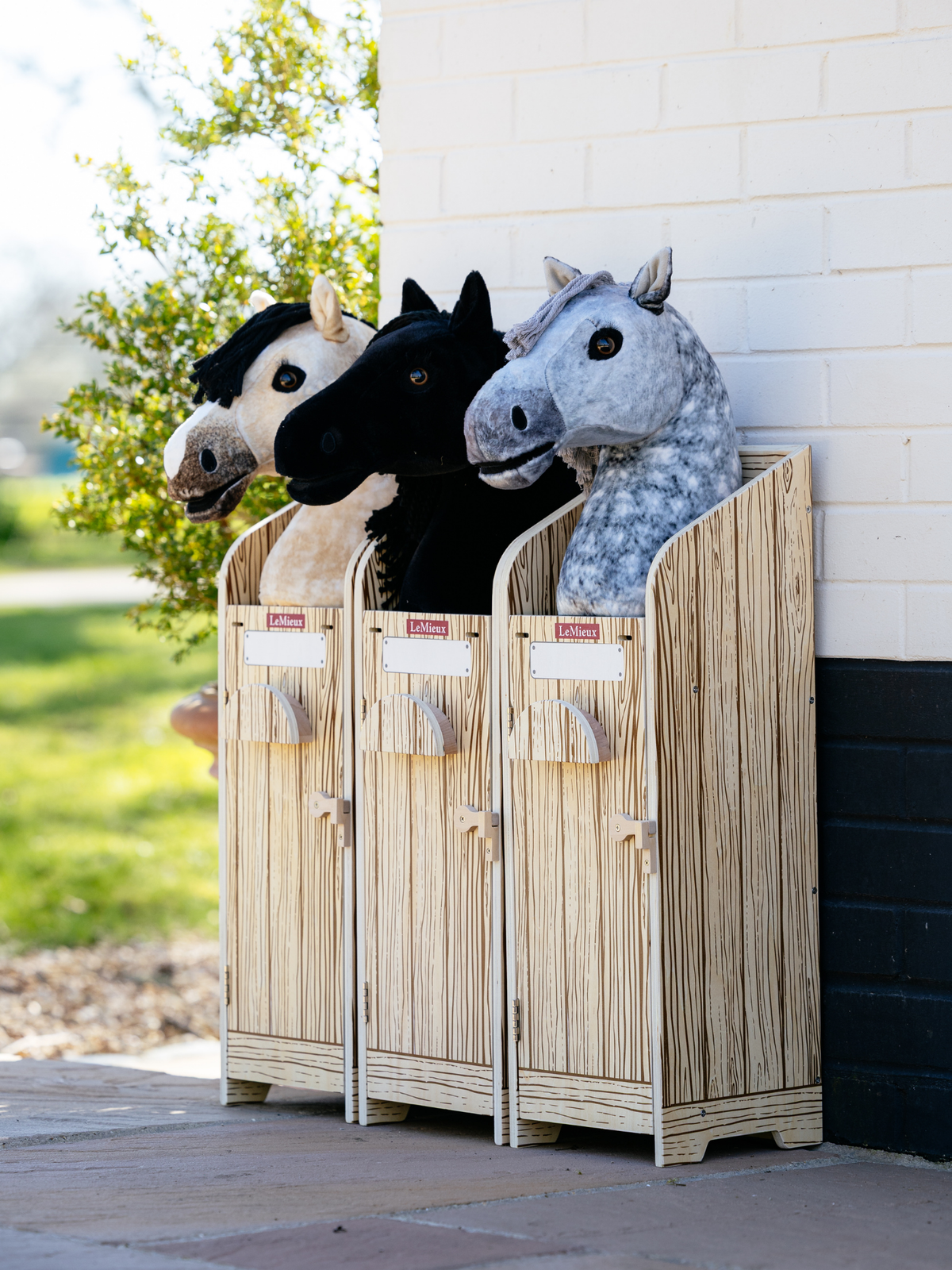 LeMieux Hobby Horse Wooden Stable